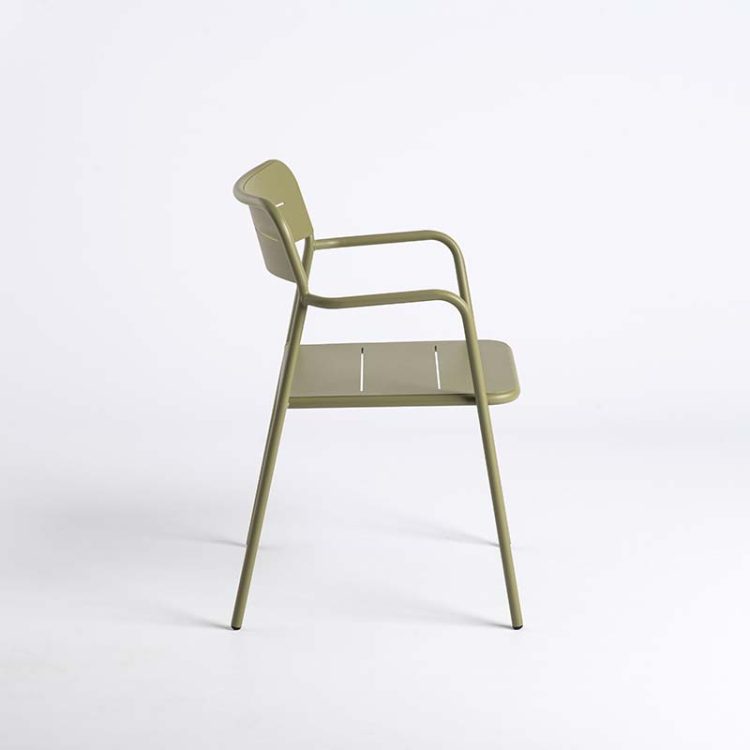 nero_stolica_sa_rukonaslonima_CN01AR_02