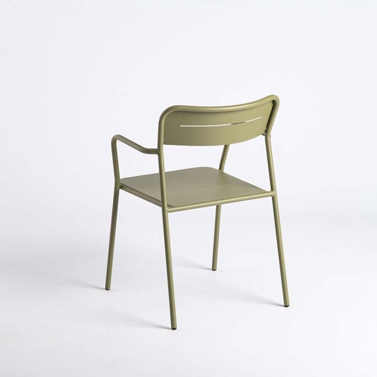 nero_stolica_sa_rukonaslonima_CN01AR_03