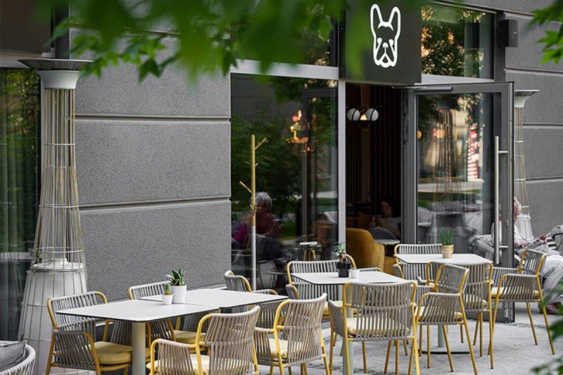 Kolekcija baštenskog nameštaja osmišljena i kreirana specijalno za potrebe HoReCa sektora – za opremanje bašti i terasa hotela, restorana, barova, prostora pored bazena, SPA centara, izletišta, parkova, ili bilo kog drugog prostora namenjenog uživanju na otvorenom.