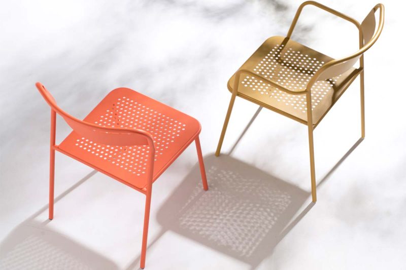 nero+_stolica_sa_rukonaslonima_CN+01AR_06